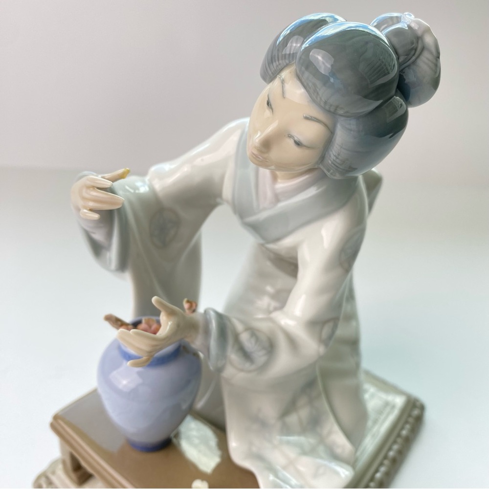 VINTAGE LLADRO JAPANESE GIRL DECORATING Flower Arranger - Picture 2 of 9